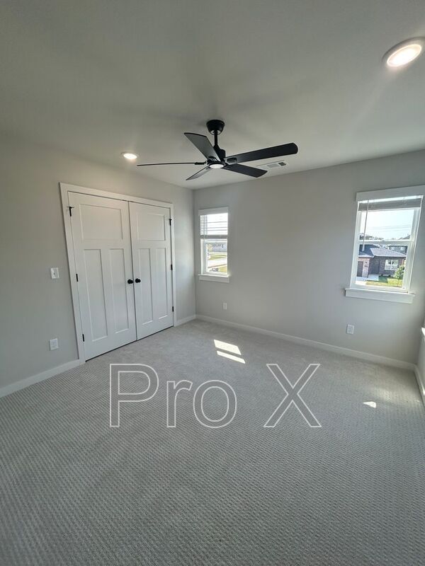 Building Photo - 623 Cosmos St