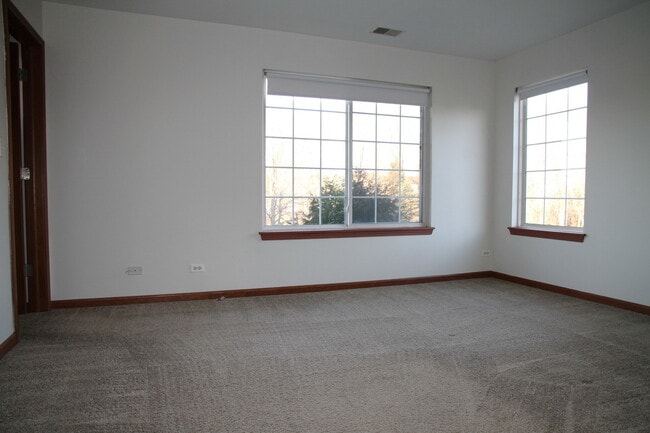 Building Photo - 694 Lincoln Station Dr