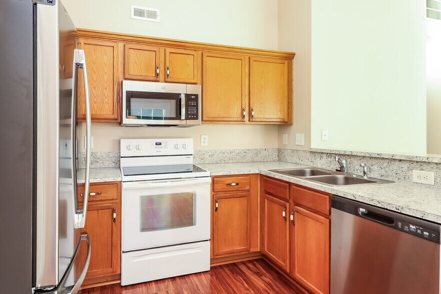 Building Photo - 2909 Deep Cove Dr NW