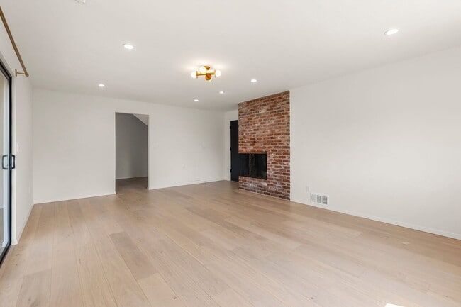 Building Photo - 1425 NW 122nd Ave