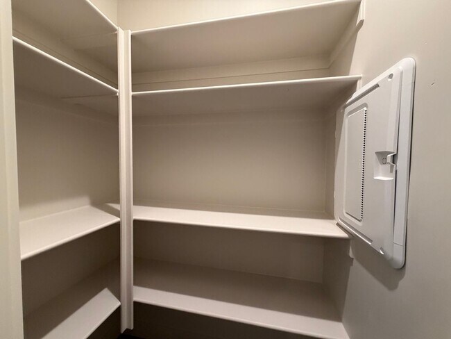 Building Photo - BRAND NEW TOWNHOME FOR RENT!