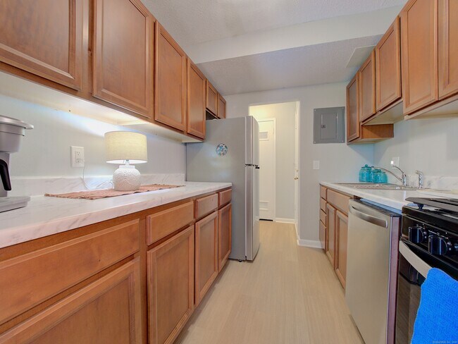 Building Photo - 281 Gardner Ave