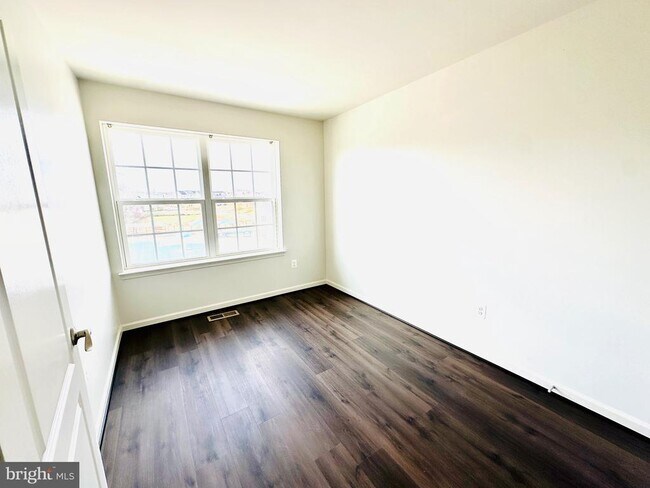 Building Photo - 9448 Adelaide Ln