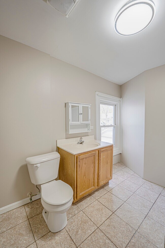 Building Photo - 371 Cedar St