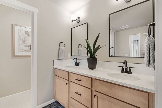 Building Photo - 6812 NE 131st Way