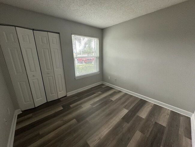 Building Photo - FABULOUS 2 Bedroom/1 Bath Condo!!