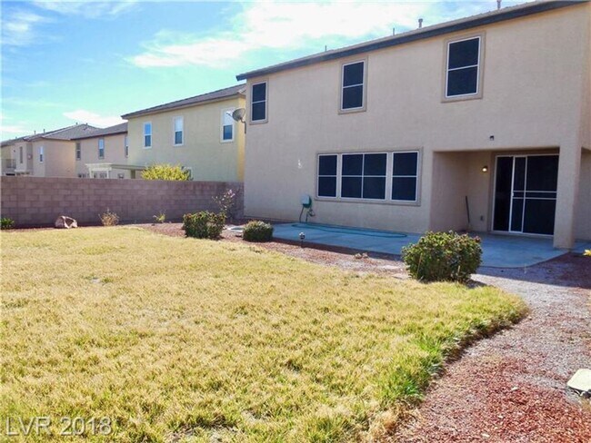 Building Photo - Gorgeous 3000+ Square Foot Bedroom!