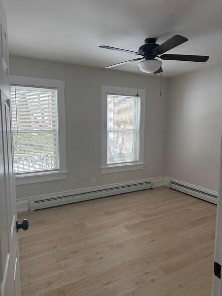 Building Photo - 567 Thacher St