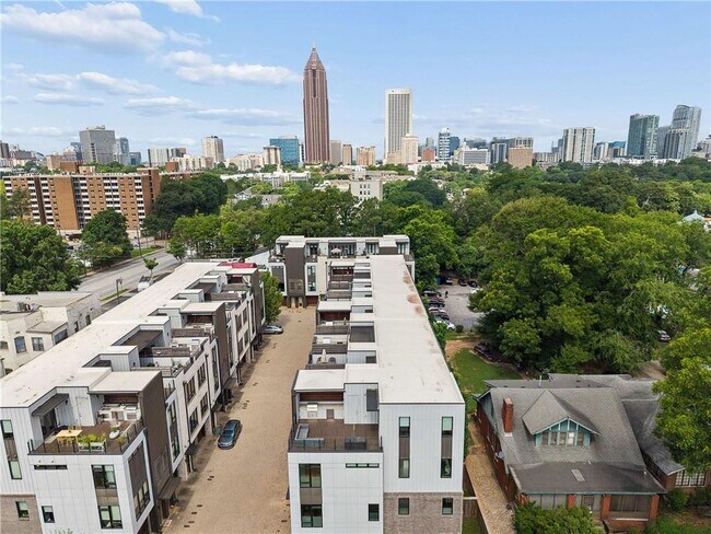 Building Photo - 102 Cityview Ct NE