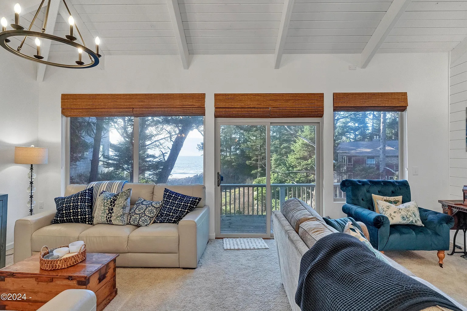 Building Photo - 335 SW Midden Reach