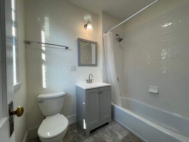 Building Photo - 90 Brainerd Rd