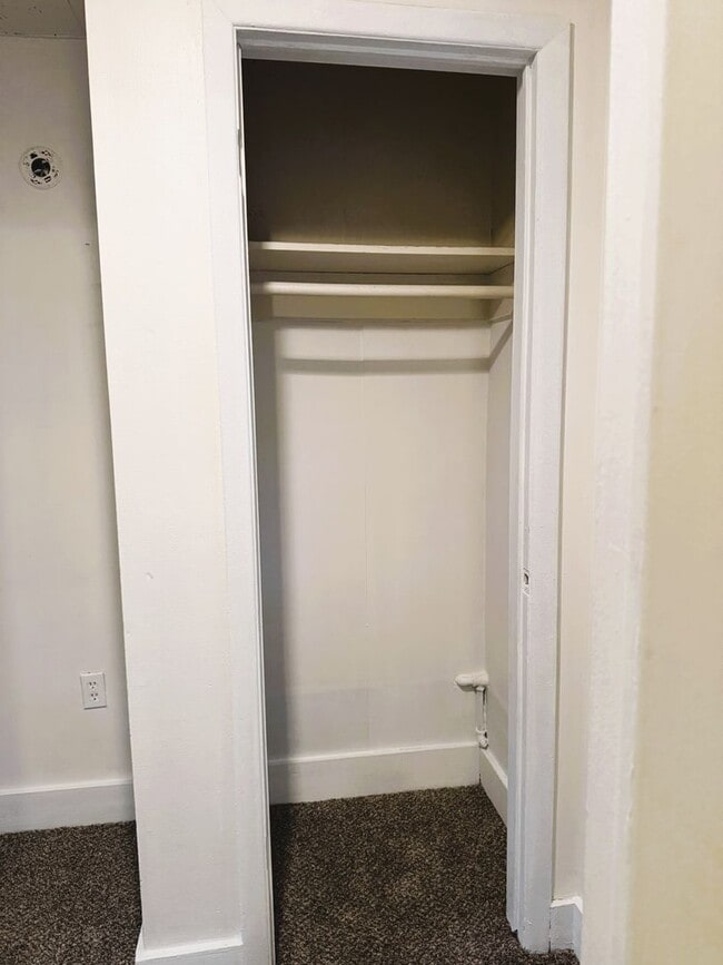 Building Photo - Charming 1 Bedroom, 1 Bath Bungalow