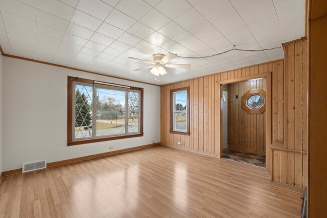 Building Photo - 25 E Chestnut Ave