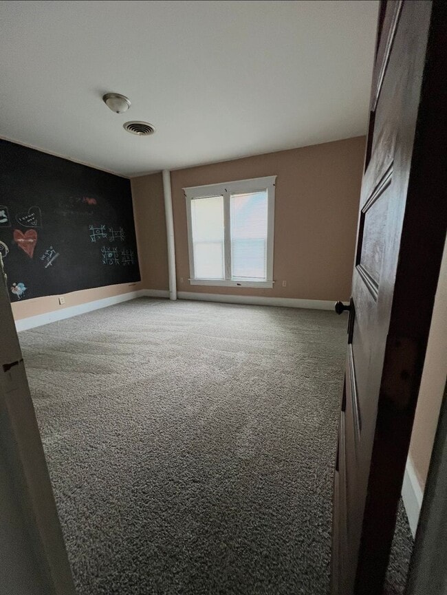 Building Photo - Spacious 5 Bedroom, 2 Bath available for the 2026 - 2027 school year - **The price is for whole u...