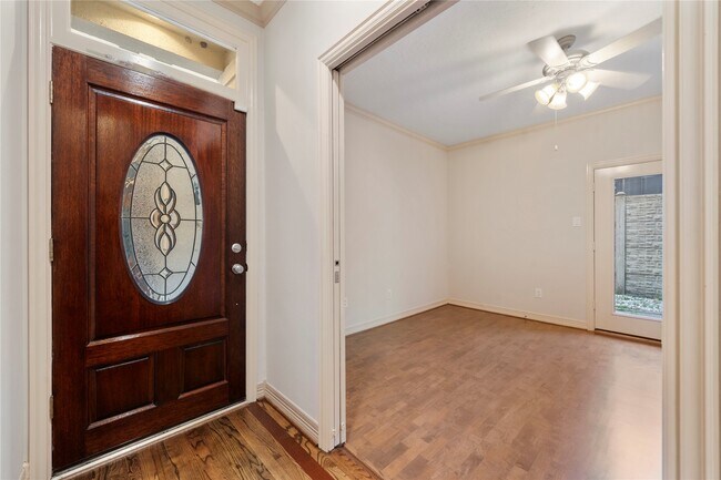 Building Photo - 1515 Hyde Park Blvd