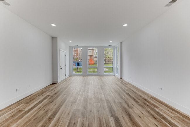 Building Photo - 5921 S Calumet Ave