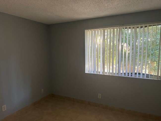 Building Photo - 2 Bedroom Condo in Nob Hill Landing - Tamarac Florida