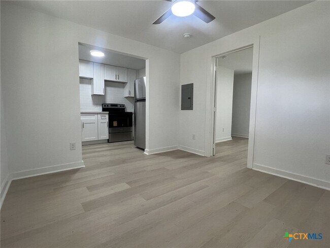 Building Photo - 201 Lowery Dr
