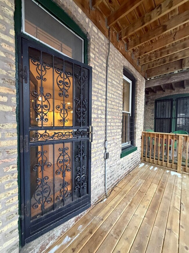 Building Photo - 4108 N Southport Ave