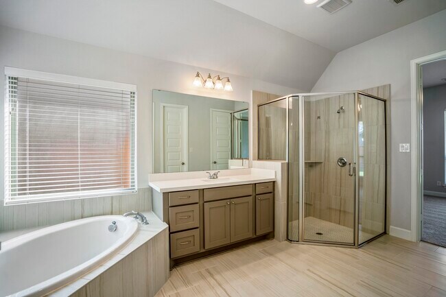 Building Photo - 7845 Charter Hill Dr