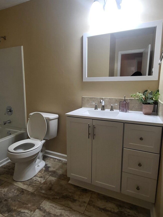 Building Photo - 7281 Pebblebrook Dr