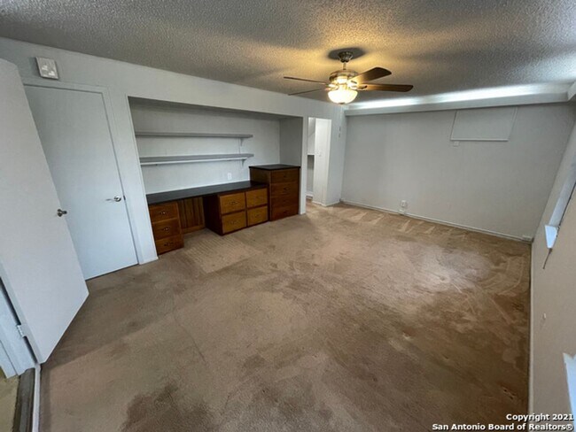 Building Photo - Unique 5BR/3B home in desirable Enchanted Forest on 1/4 acre