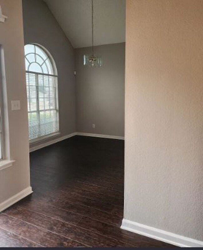 Building Photo - Beautiful 3 Bed 2.5 Bath Home in Grand Prairie, TX