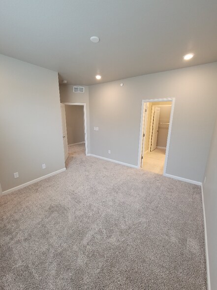 Building Photo - 463 Millwall Cir