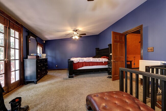 Building Photo - Bungalow in Desirable Highlands! Location Matters!