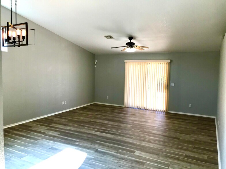 Building Photo - 1323 W Desert Cloud Pl