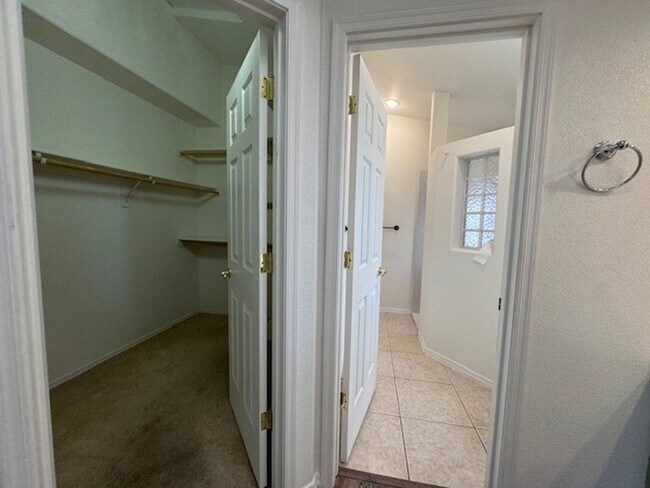 Building Photo - 3BR with SOLAR-NO Electric Bills! RV Gate & Parking, Bullhead Parkway