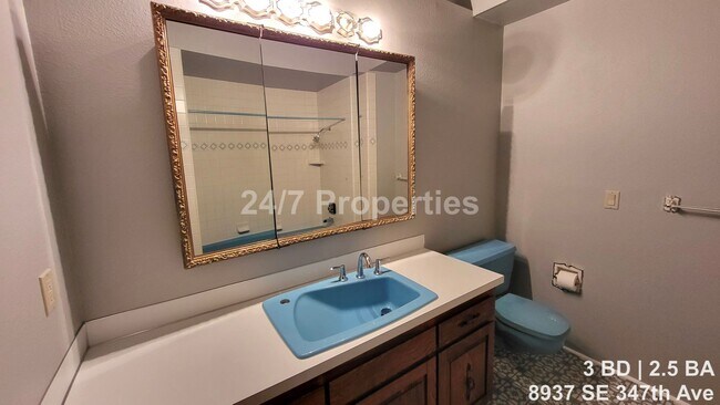 Building Photo - Not-So-Boring Living - 3BD Home with a View of Mt. Hood