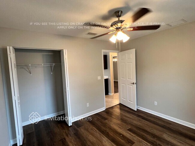 Building Photo - 1998 SW Airoso Blvd