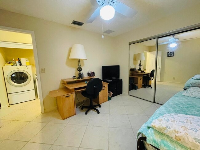 Building Photo - 7786 SE Sugar Sand Cir