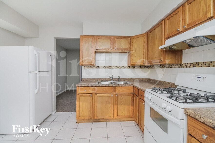 Building Photo - 1253 W 187th St