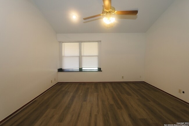 Building Photo - 6943 Sunshine Tree Dr