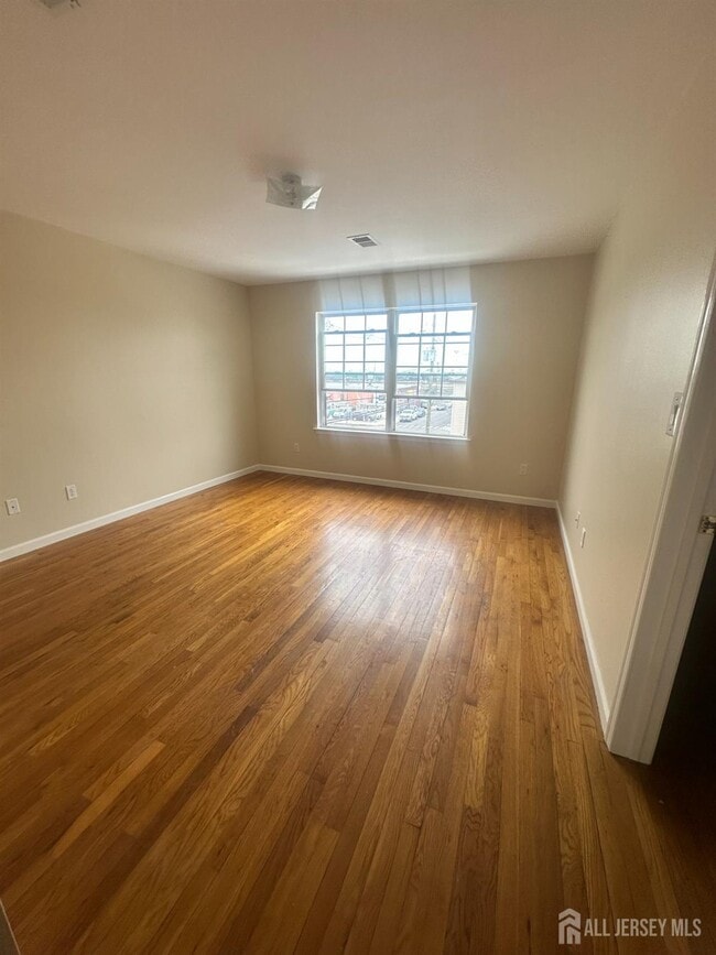 Building Photo - 663 S Park St