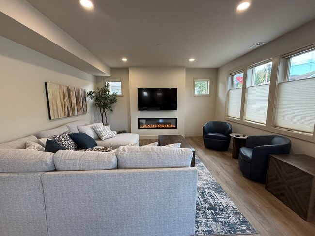 Building Photo - Now renting brand-new 3 bedroom, one study/Den, 2.5 bathroom House $3,650 unfurnished and $6,000 ...