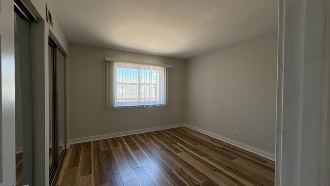 Building Photo - 9439 Bay Colony Dr