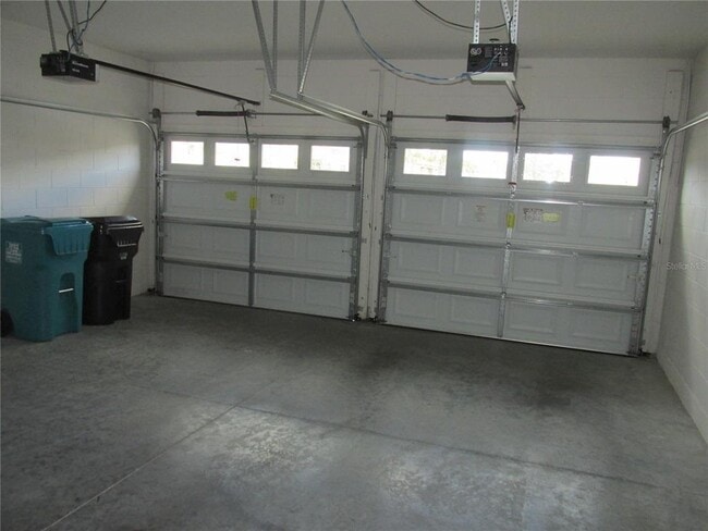 Building Photo - 4956 Maple Park St