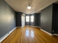 Building Photo - 184 Chestnut St