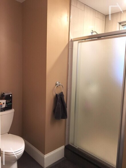 Building Photo - 8 Saint Lukes Rd