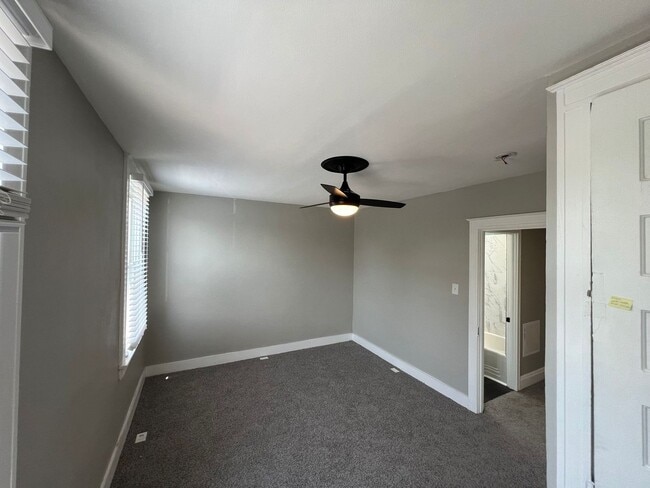 Building Photo - Charming 3 bedroom, 1 bathroom home locate...