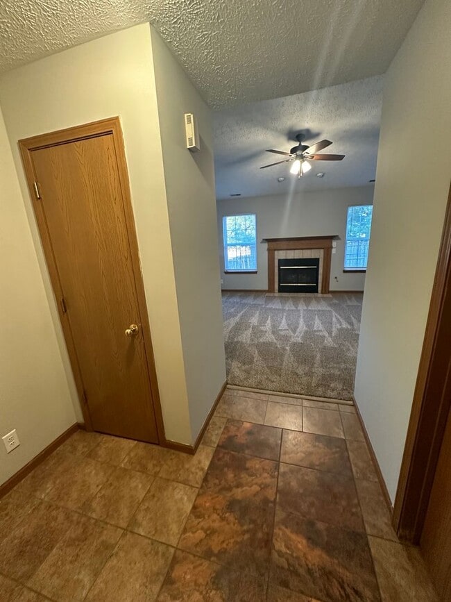 Building Photo - 1828 Starks Cir