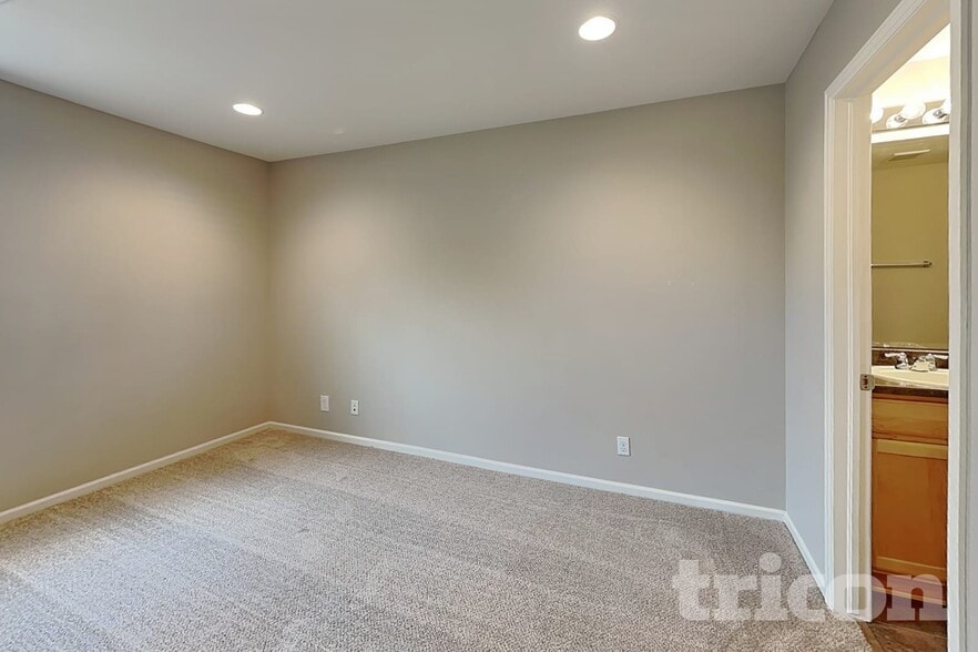 Building Photo - 2172 Willow Ct