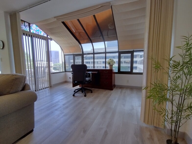 Office space - 121 S Hope St