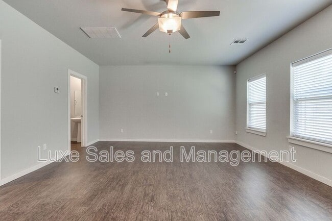 Building Photo - 17604 Sunny Hollow Rd