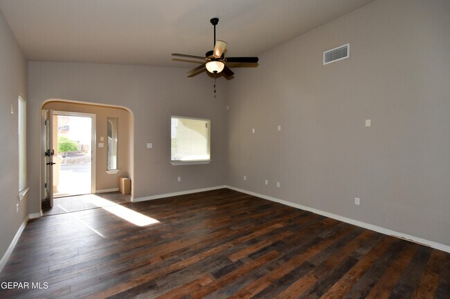 Building Photo - 300 Saltford Pl