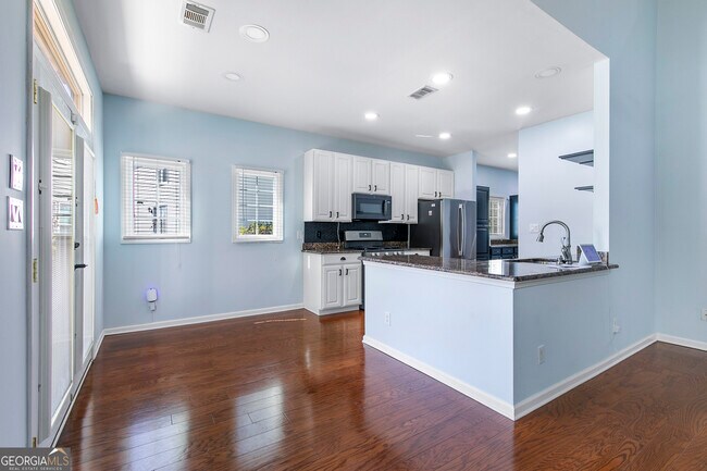 Building Photo - 6461 Edgewater Cove