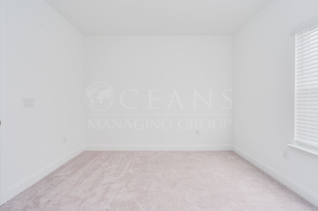 Building Photo - NEWER 4 Bedroom 3 Bath Home in Halifax Pla...